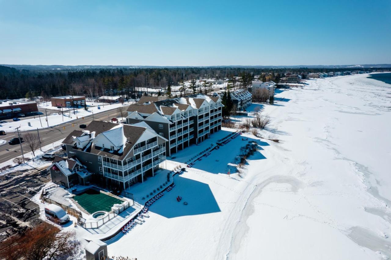 Cherry Tree Inn & Suites Traverse City Esterno foto