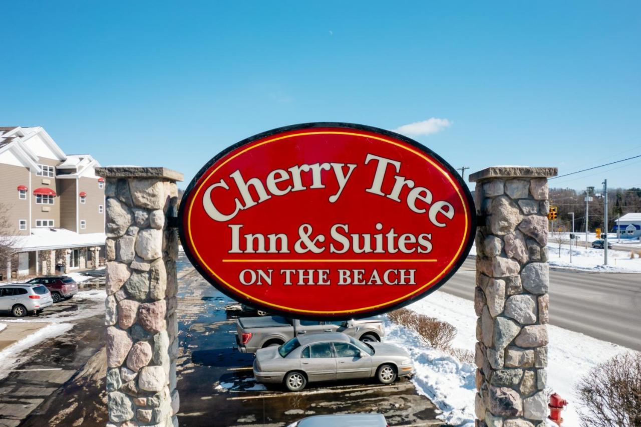 Cherry Tree Inn & Suites Traverse City Esterno foto