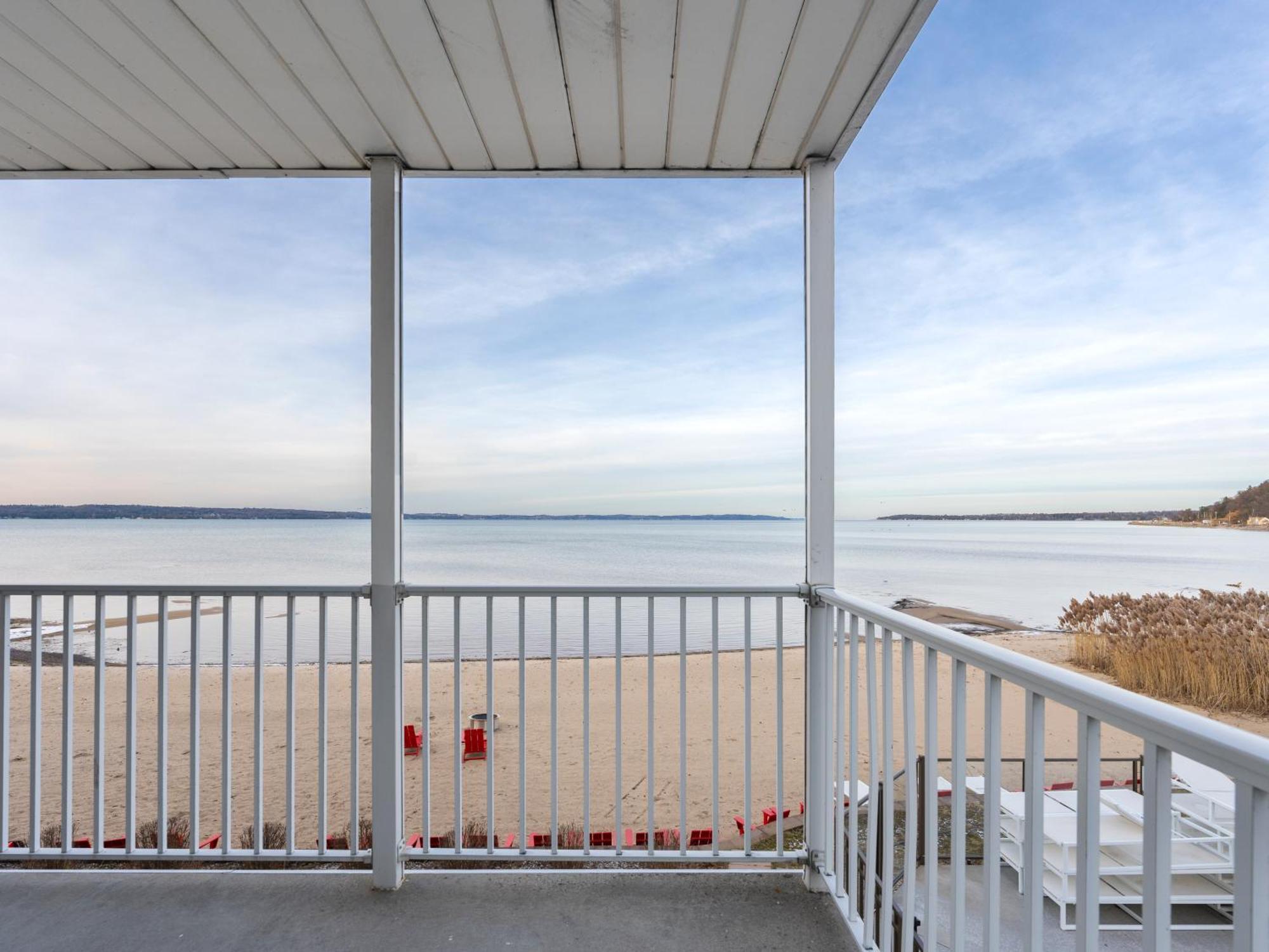 Cherry Tree Inn & Suites Traverse City Esterno foto