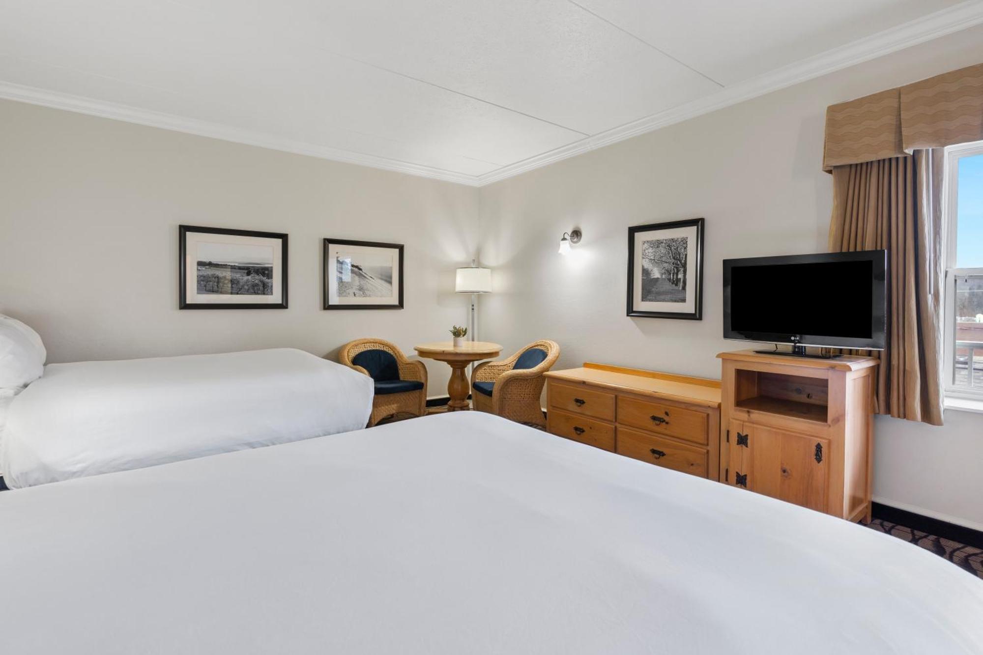 Cherry Tree Inn & Suites Traverse City Esterno foto