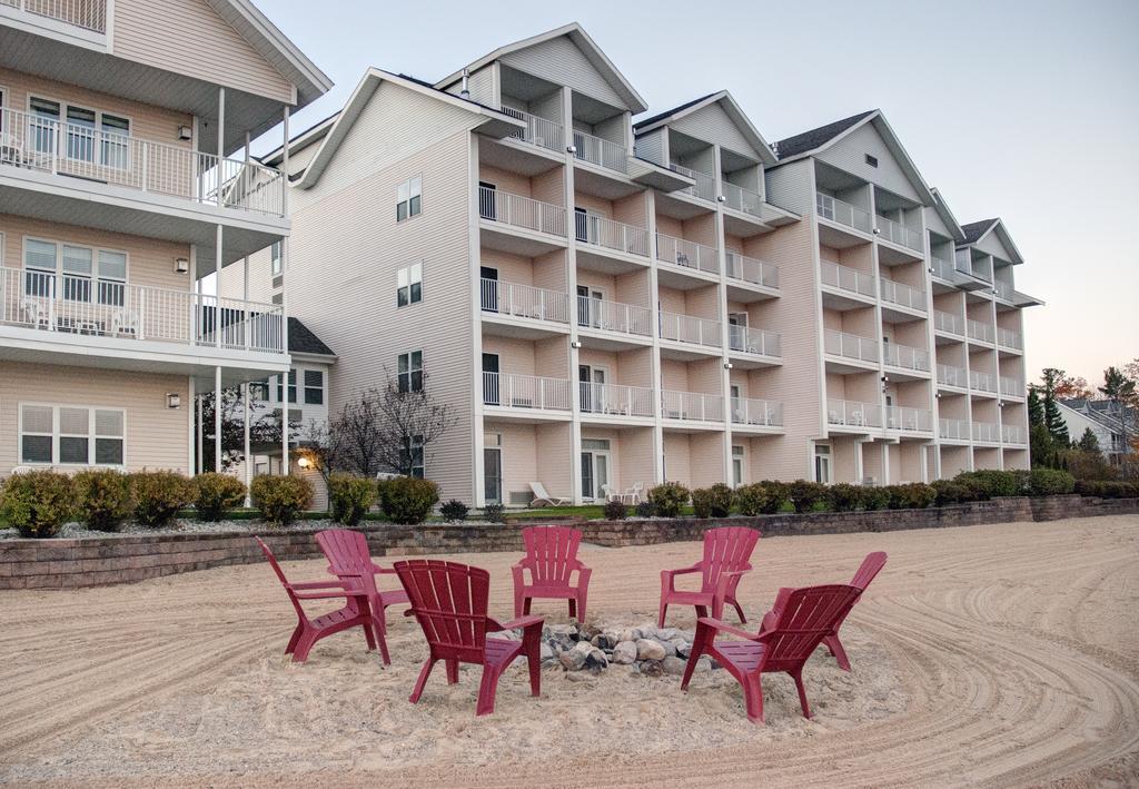 Cherry Tree Inn & Suites Traverse City Esterno foto