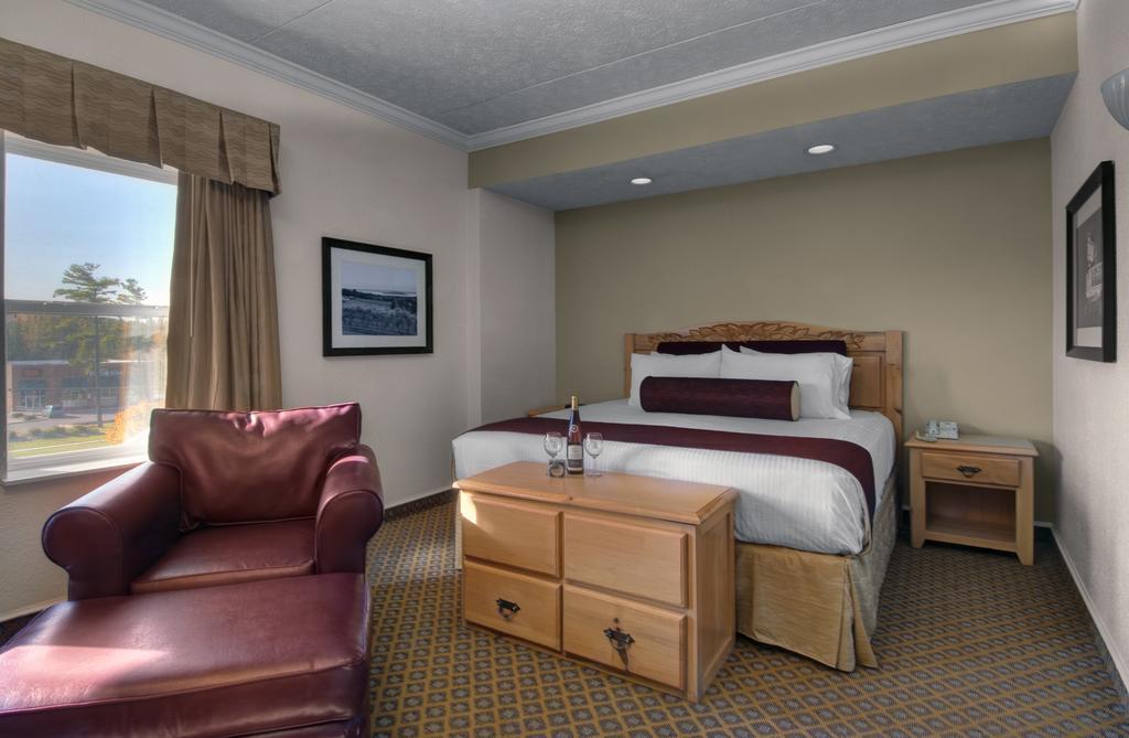 Cherry Tree Inn & Suites Traverse City Esterno foto