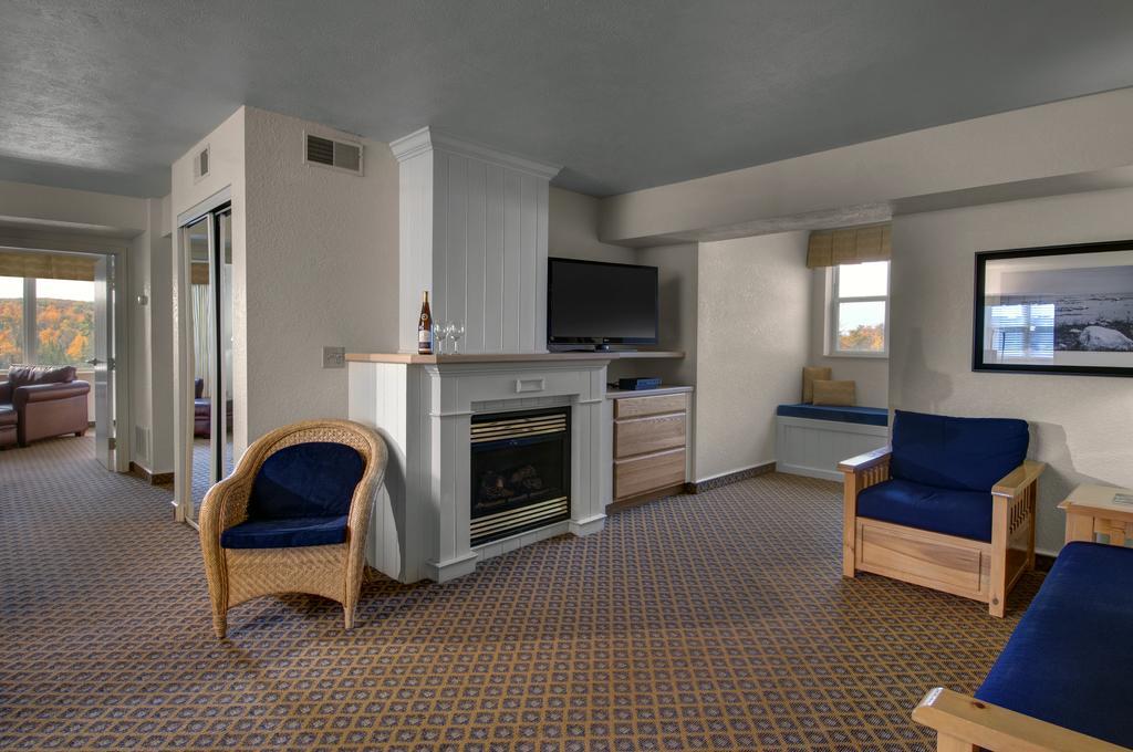 Cherry Tree Inn & Suites Traverse City Esterno foto