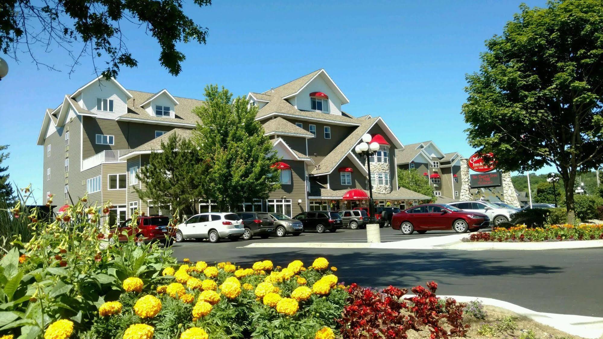 Cherry Tree Inn & Suites Traverse City Esterno foto